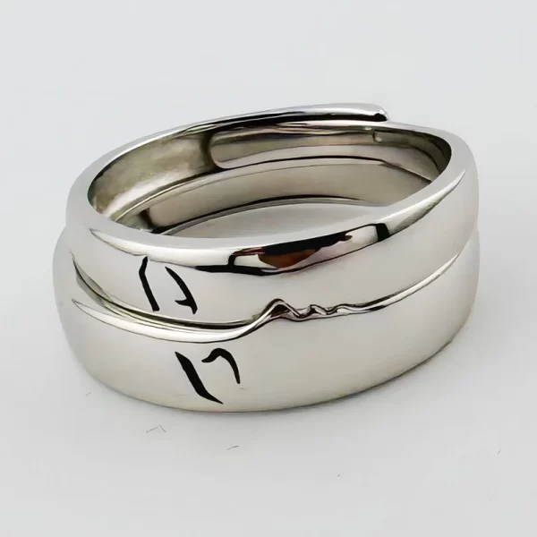 Kiss me ring